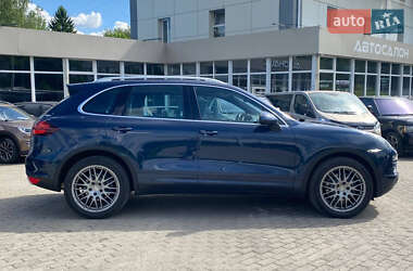 Позашляховик / Кросовер Porsche Cayenne 2012 в 