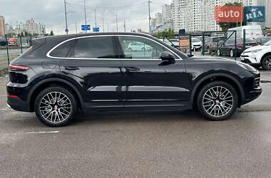Внедорожник / Кроссовер Porsche Cayenne 2018 в 