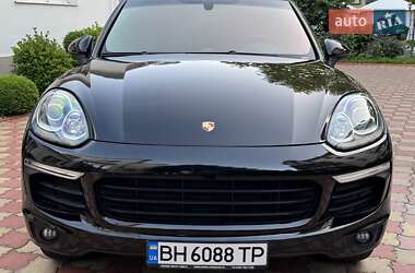 Внедорожник / Кроссовер Porsche Cayenne 2015 в 