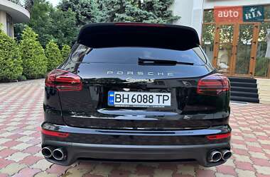 Внедорожник / Кроссовер Porsche Cayenne 2015 в 