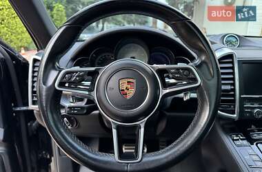 Внедорожник / Кроссовер Porsche Cayenne 2015 в 