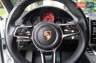 Внедорожник / Кроссовер Porsche Cayenne 2015 в 