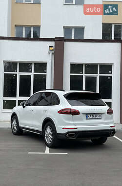 Внедорожник / Кроссовер Porsche Cayenne 2015 в 