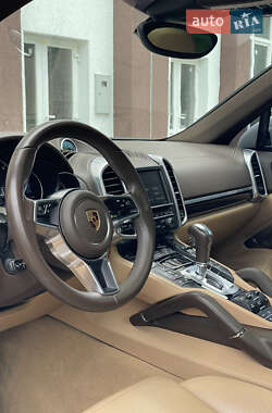 Внедорожник / Кроссовер Porsche Cayenne 2015 в 