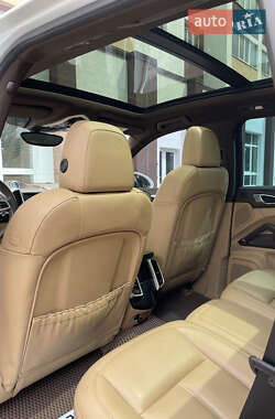 Внедорожник / Кроссовер Porsche Cayenne 2015 в 