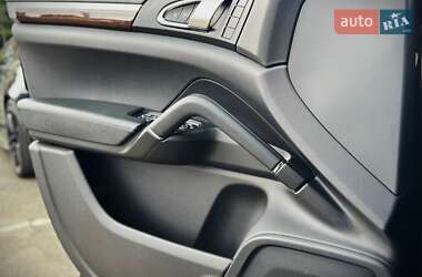 Внедорожник / Кроссовер Porsche Cayenne 2013 в 