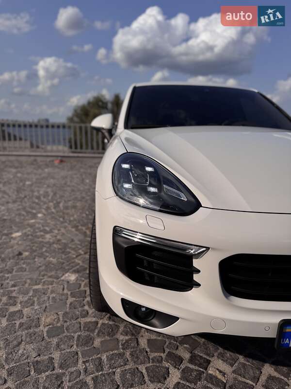 Позашляховик / Кросовер Porsche Cayenne 2015 в Дніпрі