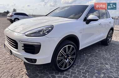 Внедорожник / Кроссовер Porsche Cayenne 2015 в 