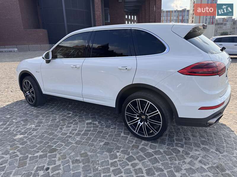Позашляховик / Кросовер Porsche Cayenne 2015 в Дніпрі
