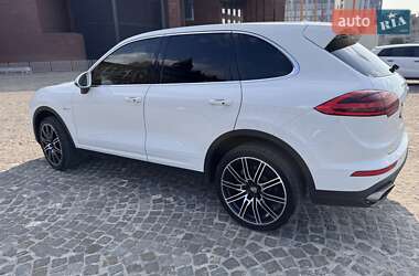 Внедорожник / Кроссовер Porsche Cayenne 2015 в 