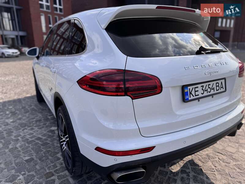Позашляховик / Кросовер Porsche Cayenne 2015 в Дніпрі