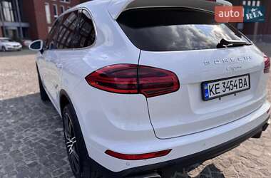 Внедорожник / Кроссовер Porsche Cayenne 2015 в 