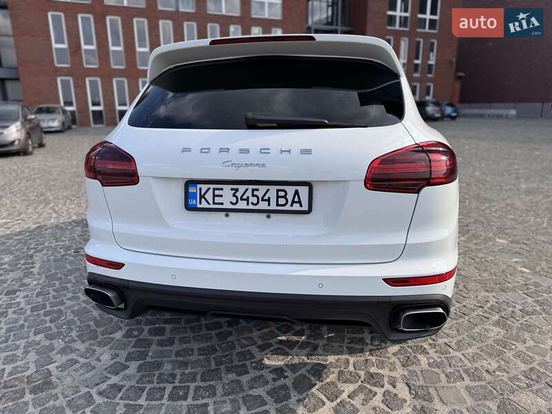 Позашляховик / Кросовер Porsche Cayenne 2015 в Дніпрі