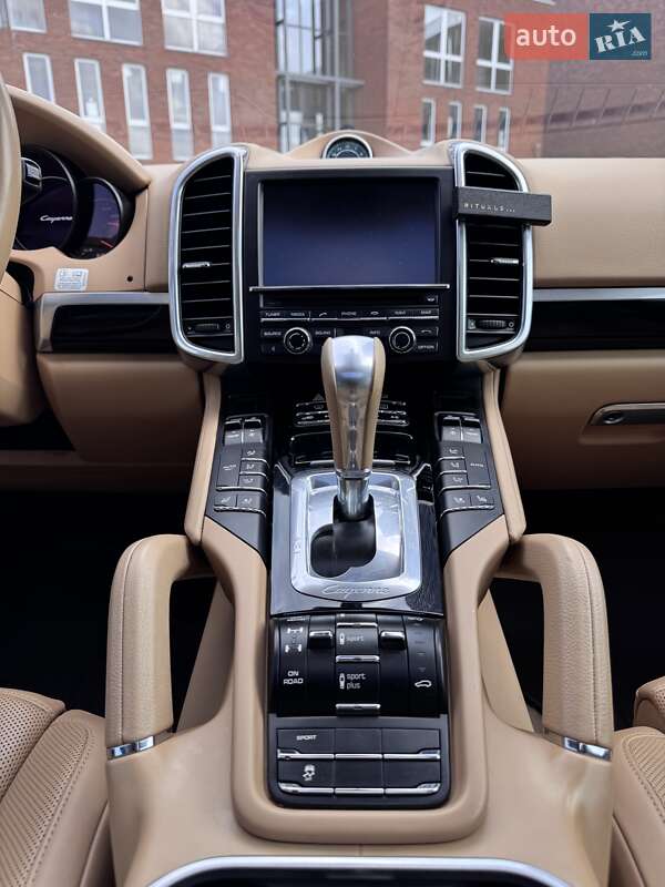 Позашляховик / Кросовер Porsche Cayenne 2015 в Дніпрі