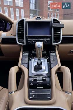 Внедорожник / Кроссовер Porsche Cayenne 2015 в 