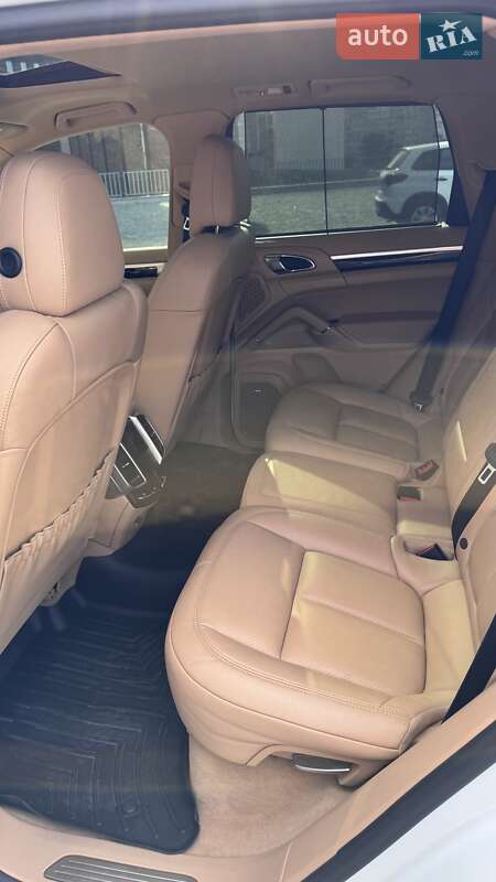 Позашляховик / Кросовер Porsche Cayenne 2015 в Дніпрі