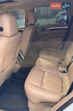 Внедорожник / Кроссовер Porsche Cayenne 2015 в 