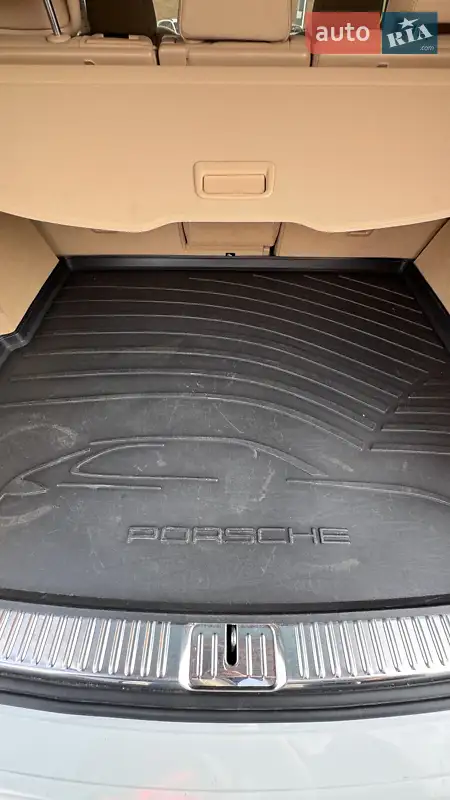 Внедорожник / Кроссовер Porsche Cayenne 2015 в 