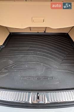 Внедорожник / Кроссовер Porsche Cayenne 2015 в 