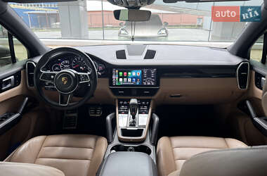 Внедорожник / Кроссовер Porsche Cayenne 2018 в 