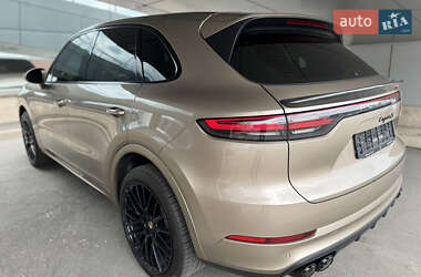 Внедорожник / Кроссовер Porsche Cayenne 2018 в 