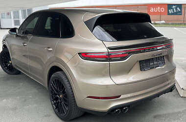 Внедорожник / Кроссовер Porsche Cayenne 2018 в 