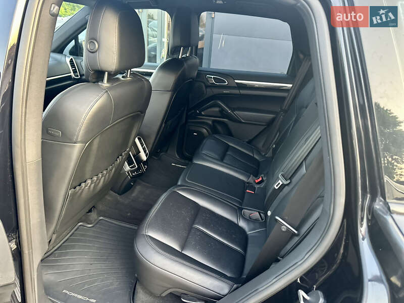 Внедорожник / Кроссовер Porsche Cayenne 2011 в Ровно
