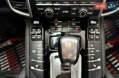 Внедорожник / Кроссовер Porsche Cayenne 2015 в 
