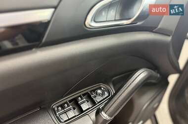 Внедорожник / Кроссовер Porsche Cayenne 2015 в 