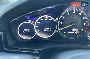 Внедорожник / Кроссовер Porsche Cayenne 2019 в 