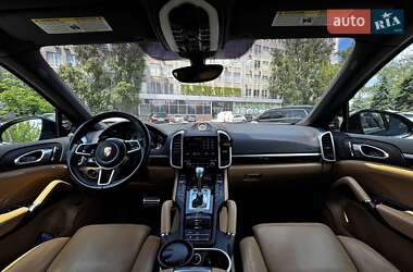 Внедорожник / Кроссовер Porsche Cayenne 2017 в 