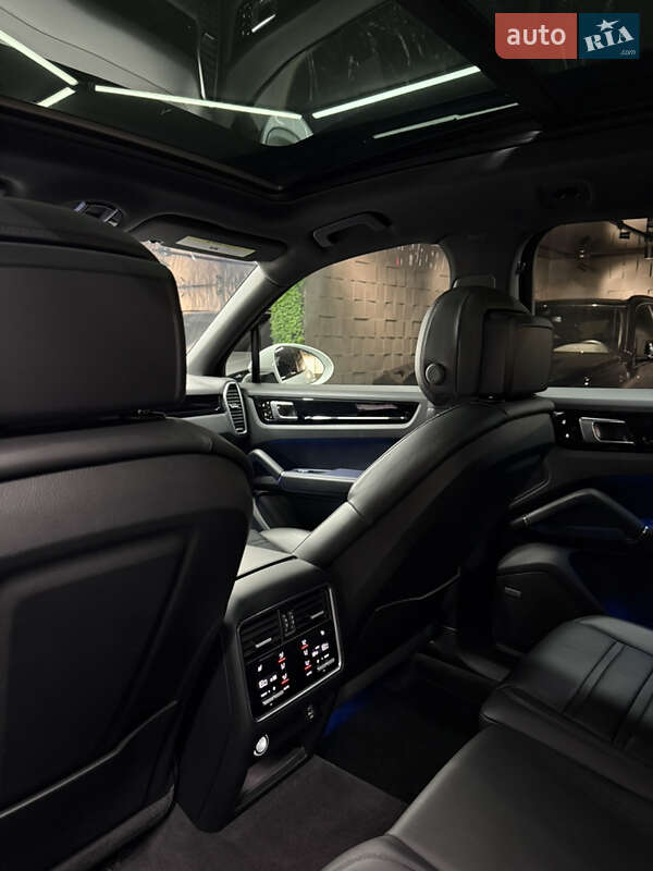Внедорожник / Кроссовер Porsche Cayenne 2018 в Одессе