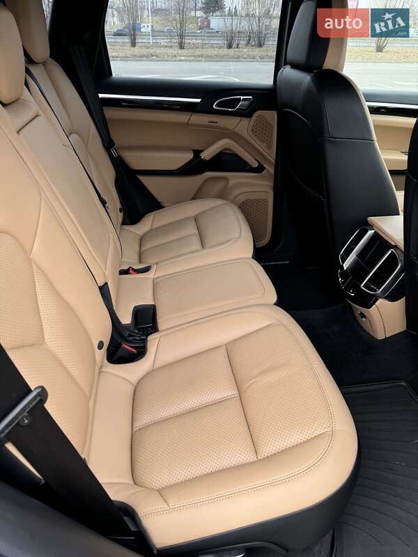 Позашляховик / Кросовер Porsche Cayenne 2016 в Києві
