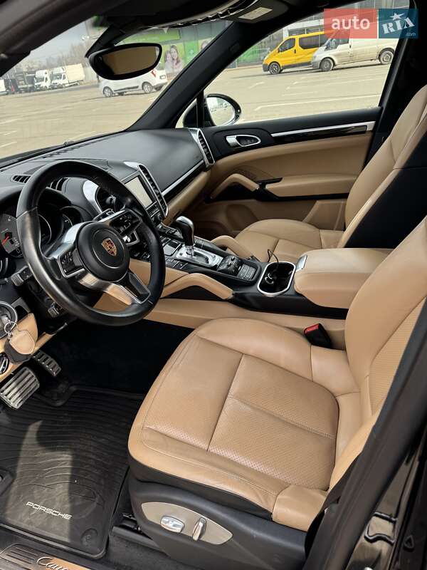 Позашляховик / Кросовер Porsche Cayenne 2016 в Києві