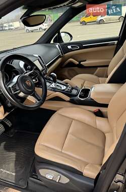 Внедорожник / Кроссовер Porsche Cayenne 2016 в 