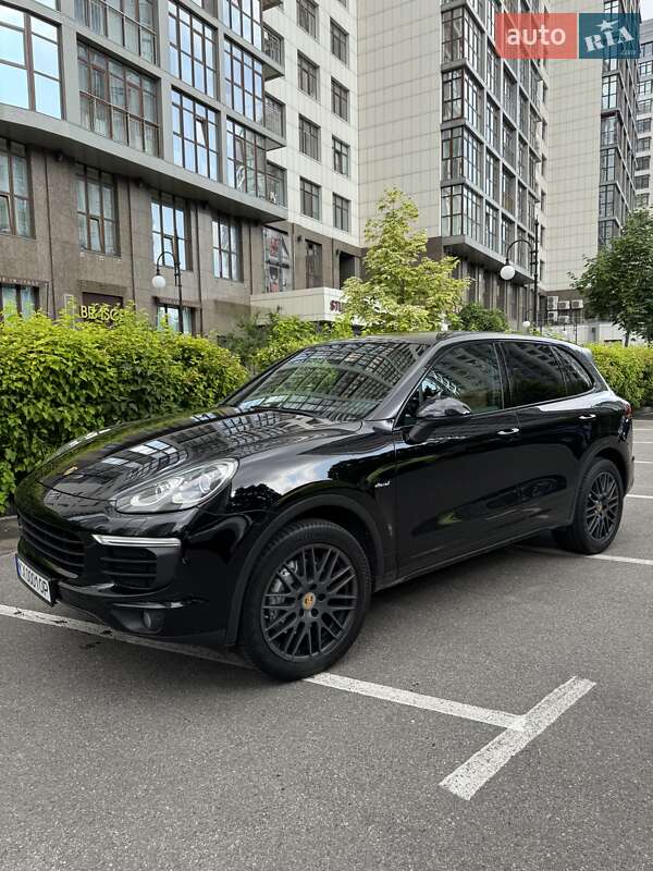 Позашляховик / Кросовер Porsche Cayenne 2016 в Києві