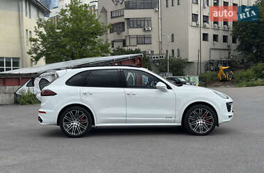 Позашляховик / Кросовер Porsche Cayenne 2015 в 