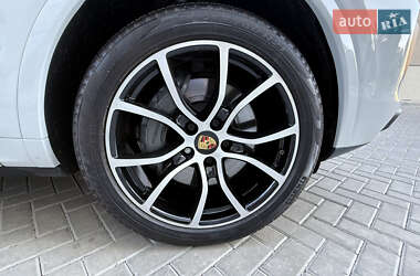 Внедорожник / Кроссовер Porsche Cayenne 2020 в 