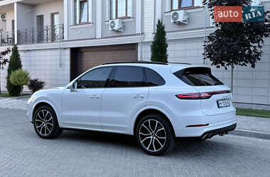 Внедорожник / Кроссовер Porsche Cayenne 2020 в 