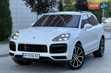 Внедорожник / Кроссовер Porsche Cayenne 2020 в 