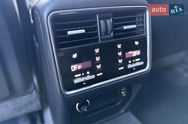 Внедорожник / Кроссовер Porsche Cayenne 2020 в 