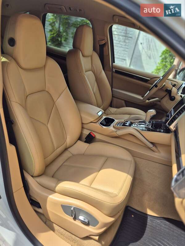 Позашляховик / Кросовер Porsche Cayenne 2013 в Запоріжжі