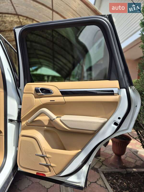 Позашляховик / Кросовер Porsche Cayenne 2013 в Запоріжжі