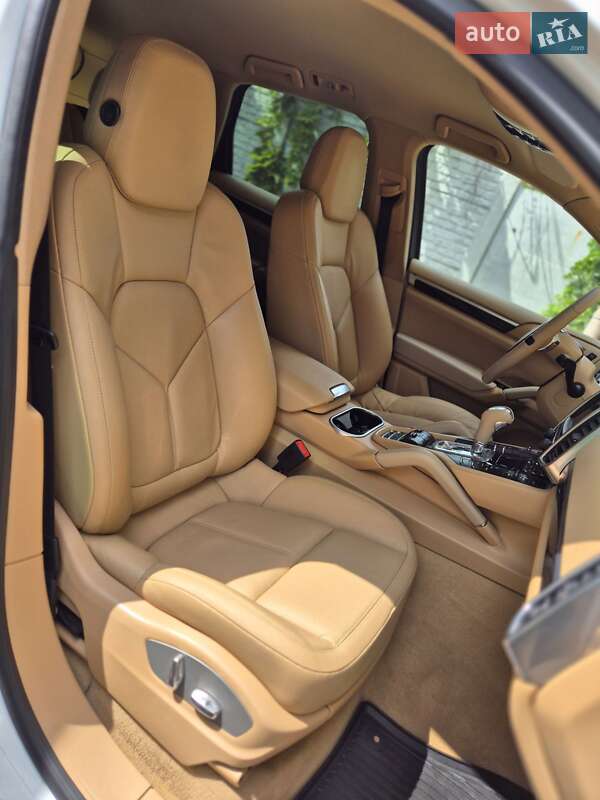 Позашляховик / Кросовер Porsche Cayenne 2013 в Запоріжжі