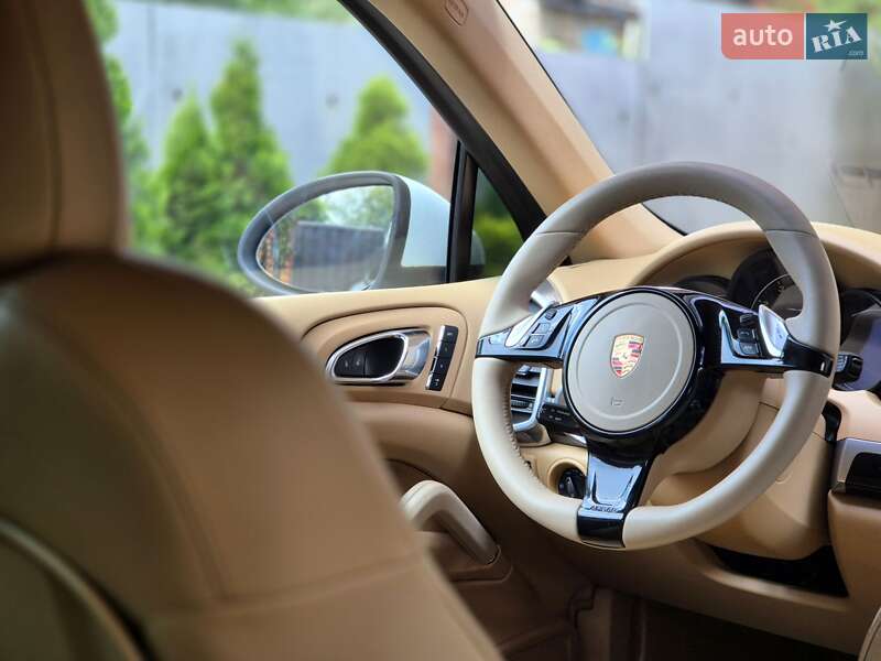 Позашляховик / Кросовер Porsche Cayenne 2013 в Запоріжжі