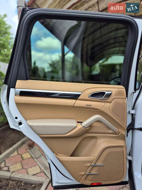 Позашляховик / Кросовер Porsche Cayenne 2013 в Запоріжжі