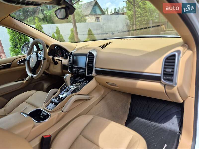 Позашляховик / Кросовер Porsche Cayenne 2013 в Запоріжжі