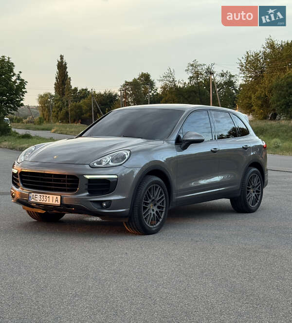 Внедорожник / Кроссовер Porsche Cayenne 2015 в 
