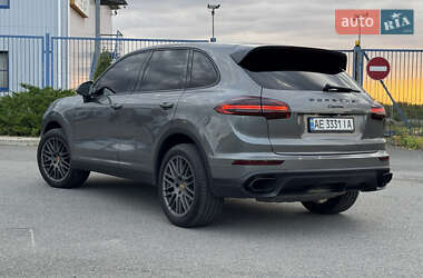 Внедорожник / Кроссовер Porsche Cayenne 2015 в 