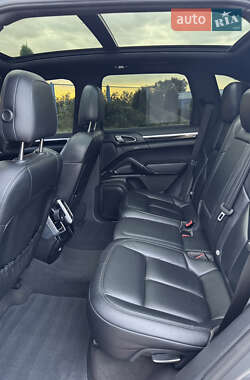 Внедорожник / Кроссовер Porsche Cayenne 2015 в 